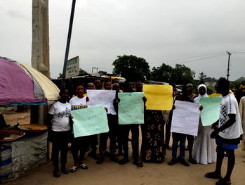 Lagos residents protest 4-month darkness