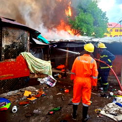 Photos: Inferno guts Tejuosho wooden market in Lagos
