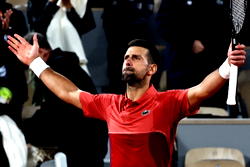 Title rivals Djokovic and Sinner advance at Wimbledon