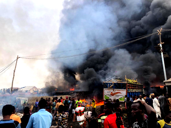 Updated: 50 arrested, multiple injured as hoodlums clash in Lagos market (Photos)