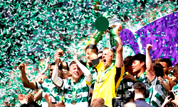 Celtic celebrate Scottish title with comeback win over St Mirren