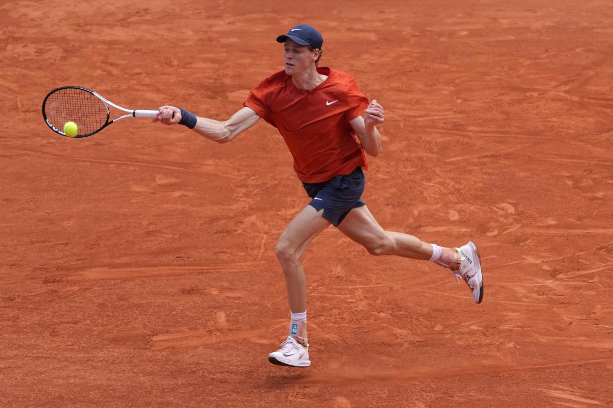 Sinner reaches first French Open semifinal, to world No.1