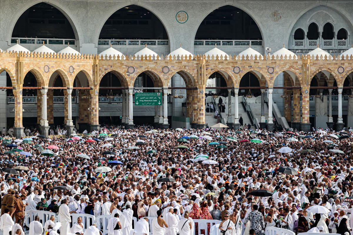 Muslim pilgrims ‘stone the devil’ as hajj nears end in Saudi Arabia