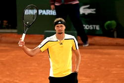 Alcaraz downs Sinner, to face Zverev in French Open final