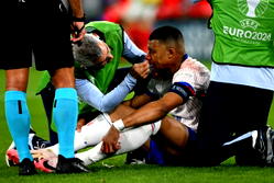Kylian Mbappé to wear mask after breaking nose in Austria match