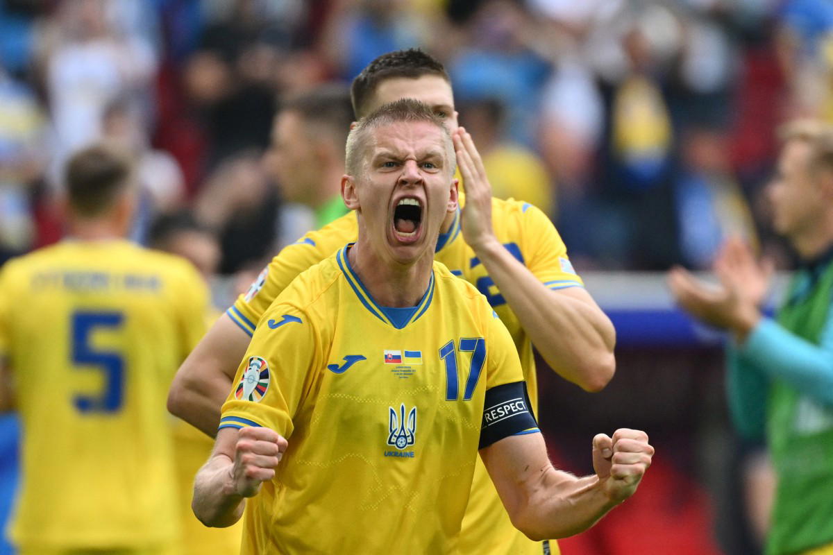 Euro: Ukraine fight back to defeat Slovakia 2-1
