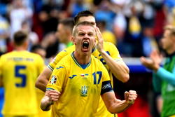Euro: Ukraine fight back to defeat Slovakia 2-1