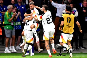 Last-gasp Fuellkrug goal rescues top spot for Euro hosts Germany