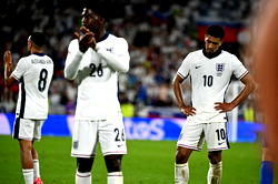 England settle for another disappointing draw against Slovenia, top Euro group