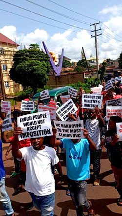 Protest rocks UNN over VC’s handover