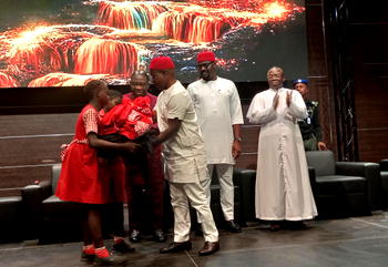 Sen Ngwu splashes N81m scholarship on students in Enugu