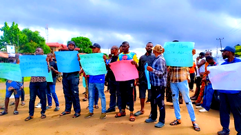 Lagos community protests invasion of land grabbers, seeks govt’s intervention