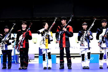 China takes first Olympic gold as rain disrupts Games