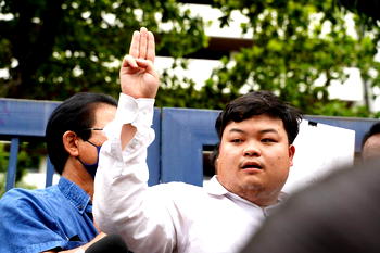 Thai activist sent to prison for insulting king