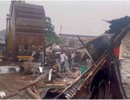 48hrs quit notice: Lagos commences removal of illegal shanties on Gbagada-Bariga drainage