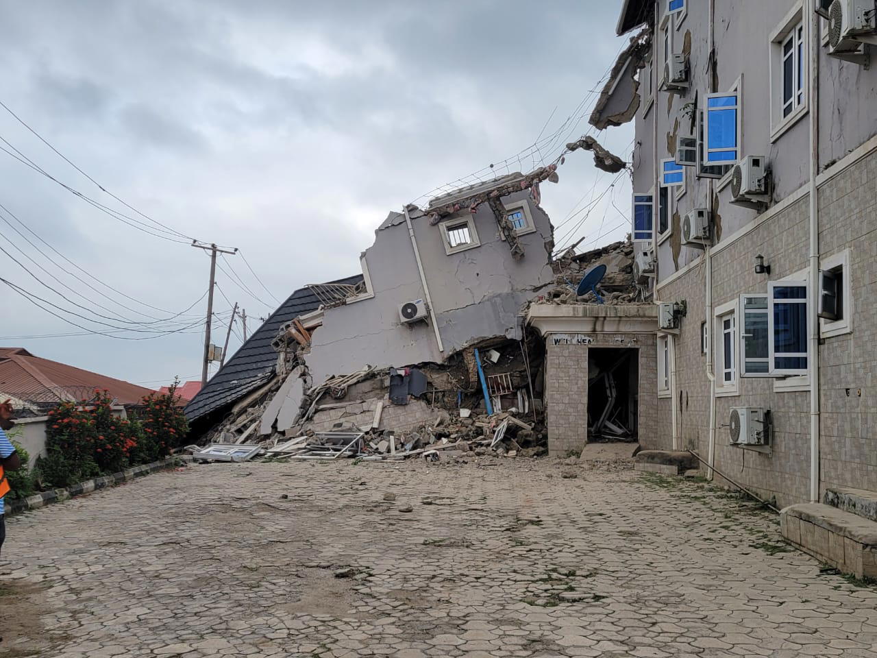 Breaking: Many trapped as Abuja building collapses [Photos]