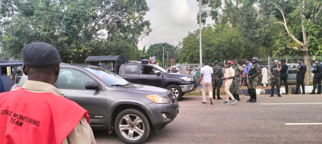 Breaking: Police block SSANU, NASU protest in Abuja over four months withheld salaries - Vanguard News