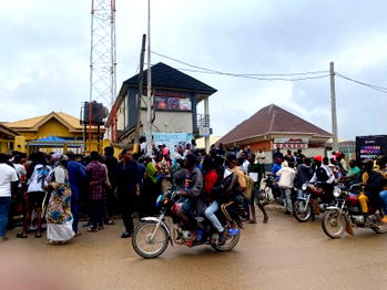 Sim blockade: Customers protest at MTN office, block road in Osun