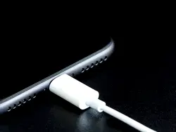 5 common mistakes to avoid when charging your phone