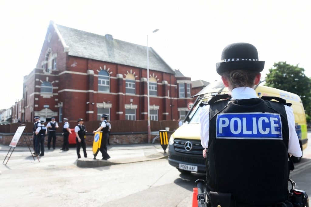 Britain suspends refugees’ family reunion applications