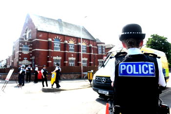 Britain suspends refugees’ family reunion applications
