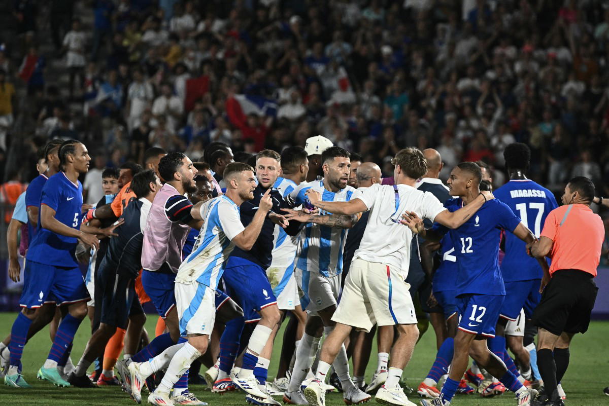 France win against Argentina at Olympic Games ends in brawl as tensions resurface