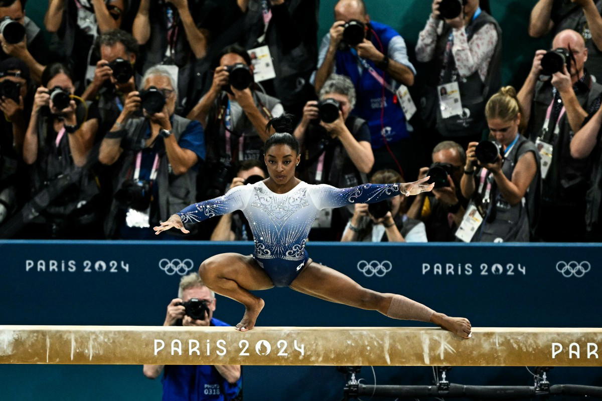 Biless Bid For Five Paris Golds Ends With Balance Beam Fall Vanguard