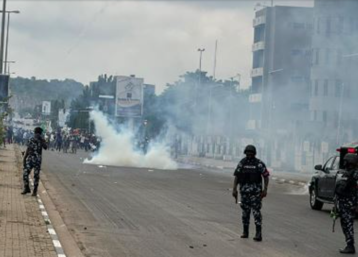 Protest in Nigeria: Police fire teargas canisters at protesters in Abuja