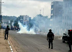 Protest in Nigeria: Police fire teargas canisters at protesters in Abuja