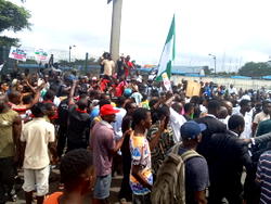 [Photos] Day 2: Protesters return to Ojota in Lagos