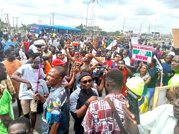 Protesters block Jos major roads, urge Tinubu to address Nigerians