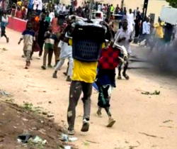 Photos: Looting in Kano as hoodlums hijack protest