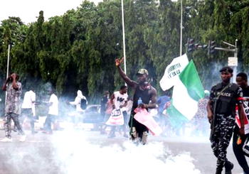 Day 2: FCT Police tear-gas peaceful protesters in Berger