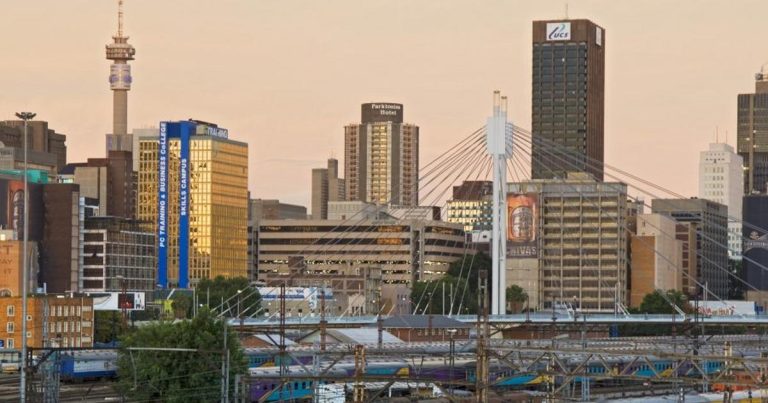 Consumers express pessimism on macroeconomy, first time since Nov 2025