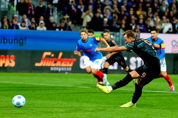 Kane hat-trick sends Bayern Munich top of the Bundesliga