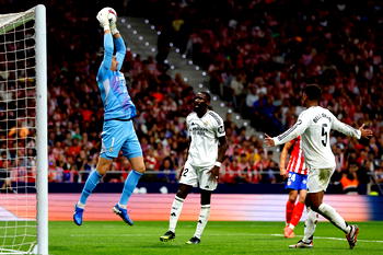 Real Madrid goalkeeper Courtois sidelined with hip injury