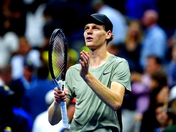 Australian Open: Sinner surges into last 16 on ‘great day’ for happy couple