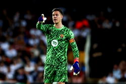 Barcelona strip Ter Stegen of captain’s armband