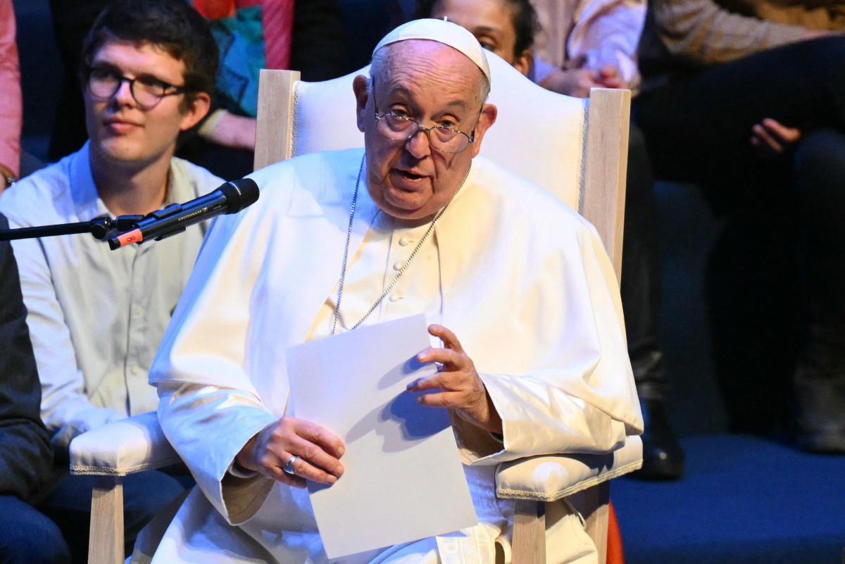 Students in Belgium challenge Pope over women’s role in Church