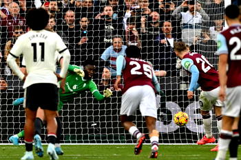 EPL: Man United’s poor form continues with 2-1 loss at West Ham