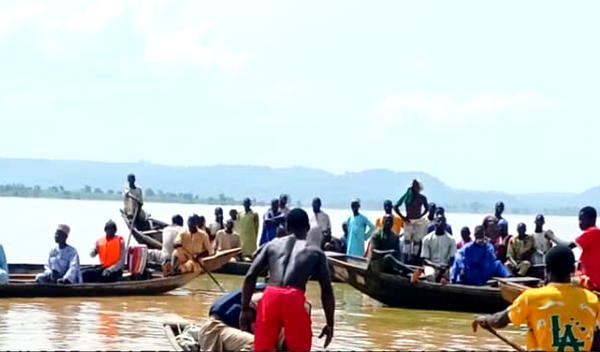 Photos: 150 feared dead, 9 bodies recovered in Niger boat tragedy