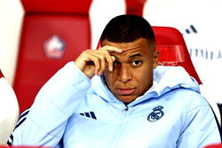 Mbappe’s World Cup dream in doubt as knee injury lingers