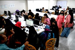 ‘Love match’ apps rival traditional matchmaking in Pakistan