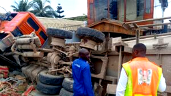 Driver dies as trucks collide in Lagos