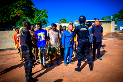 FG nabs 3 Chinese, 2 Nigerians for illegal mining 