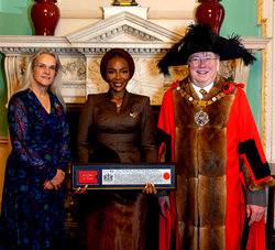 Olori Atuwatse III awarded Freedom of the City of London