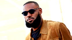 LeBron James to appear in New York with NBA future unknown