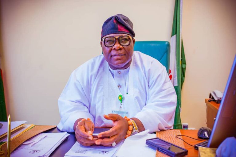 Ereyitomi empowers constituents with sewing machines, barbing kits