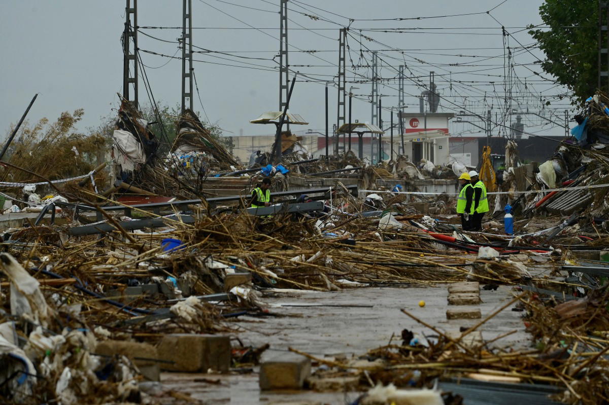 Schools shut, residents evacuated as heavy rain returns in Spain