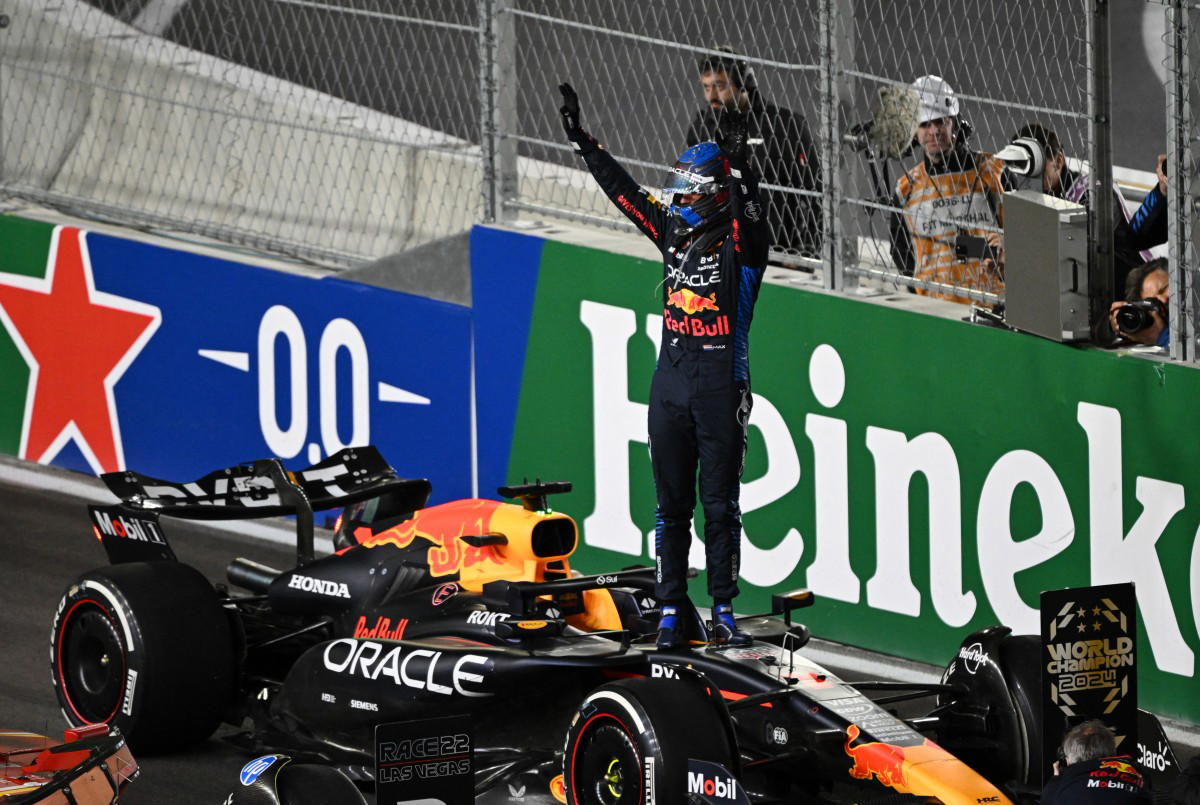 Verstappen wins fourth consecutive Formula One world title